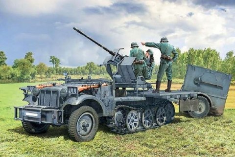 Model plastikowy Sd.Kfz 10/4 z Flak 30 i załogą 1/35 Model plastikowy Sd.Kfz 10/4 z Flak 30 i załogą 1/35