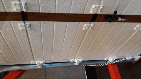 Brama garażowa segmentowa Jarmex z napędem DEA (Wymiary: 2050x2500mm)