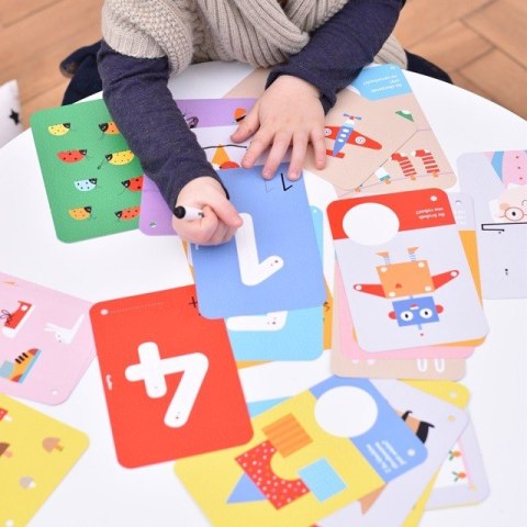 Zestaw edukacyjny Poznaję cyfry Zabawy edukacyjne z pisakiem zmazywakiem Zestaw edukacyjny Poznaję cyfry Zabawy edukacyjne z pisakiem zmazywakiem